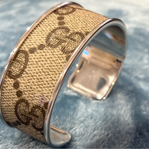 Gucci GG Stylish Silver and Tan Cuff Bracelet - Picture 2 of 6
